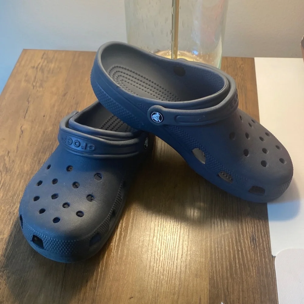 CROCS Men’s Slip-On Sandals - Dark Blue Size 10/Women’s 8 - Picture 1 of 6